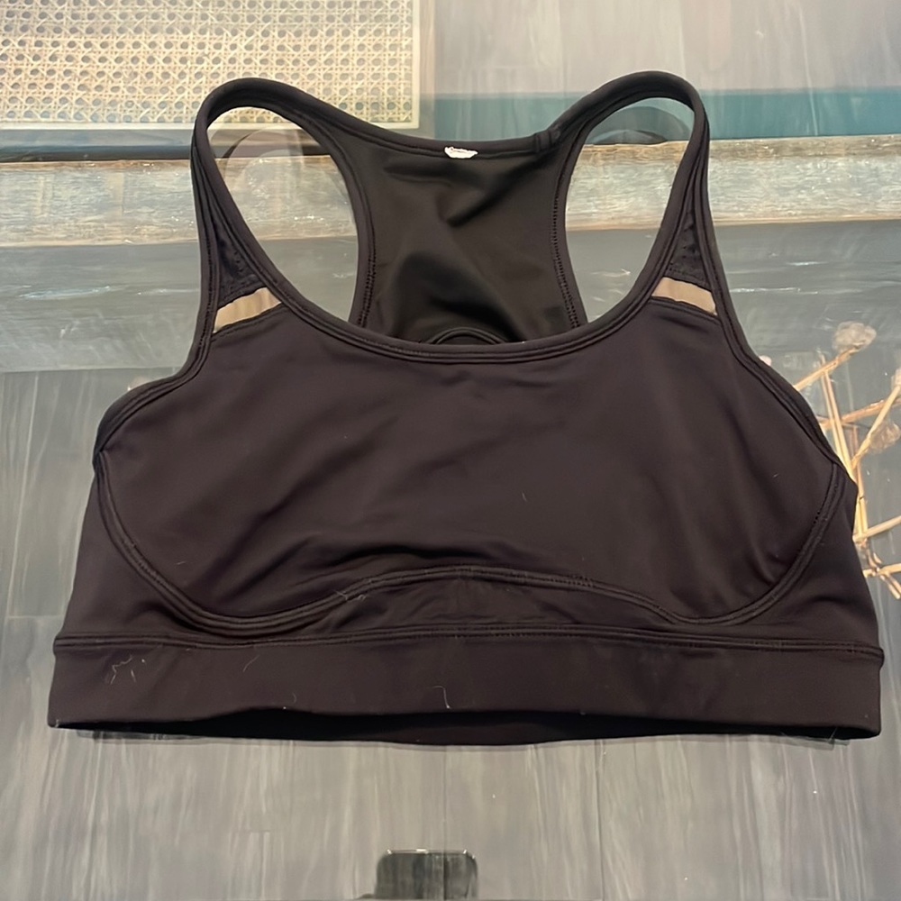 Lululemon Sports Bra. Size 6.